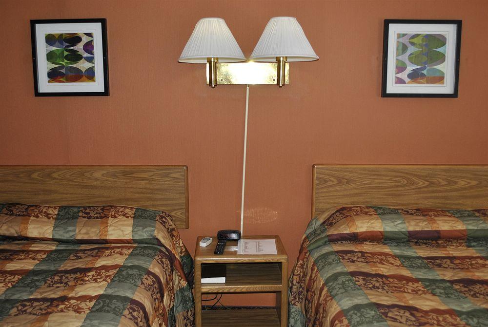 Waconia Inn And Suites ภายนอก รูปภาพ