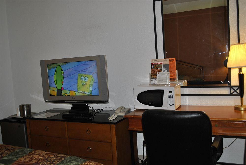Waconia Inn And Suites ภายนอก รูปภาพ
