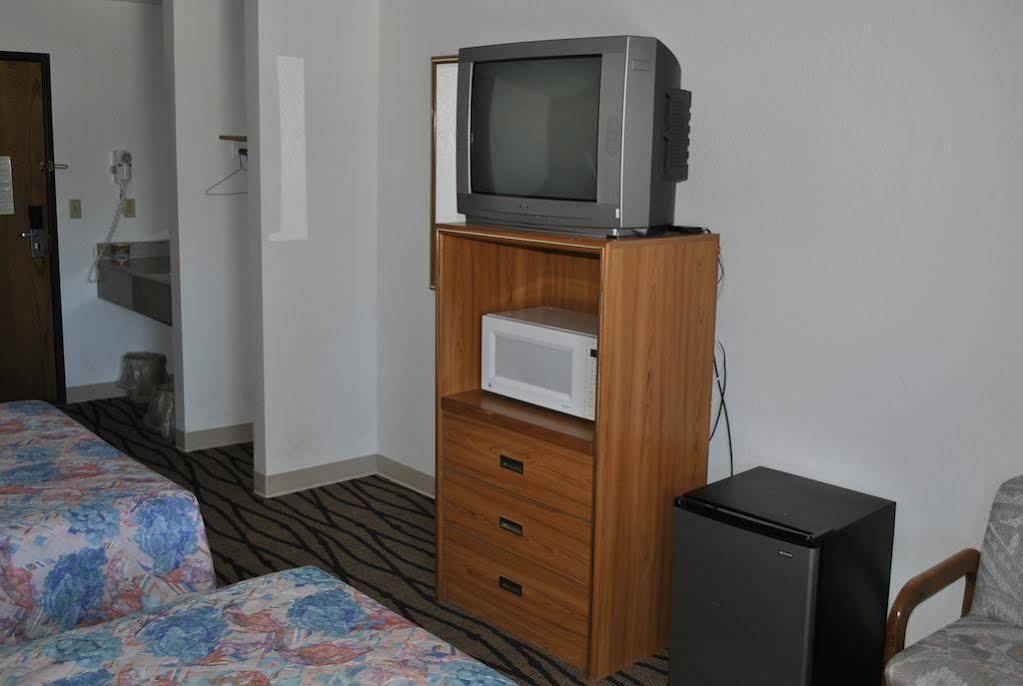 Waconia Inn And Suites ภายนอก รูปภาพ