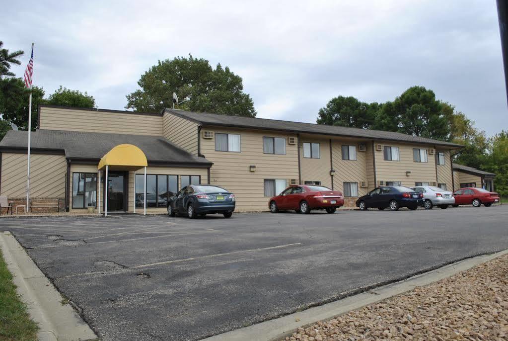 Waconia Inn And Suites ภายนอก รูปภาพ