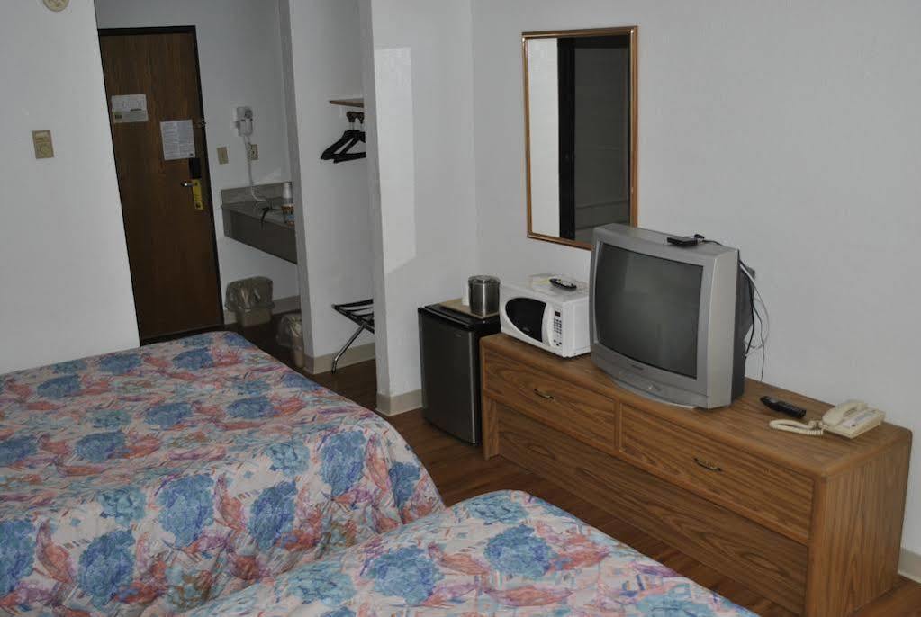 Waconia Inn And Suites ภายนอก รูปภาพ