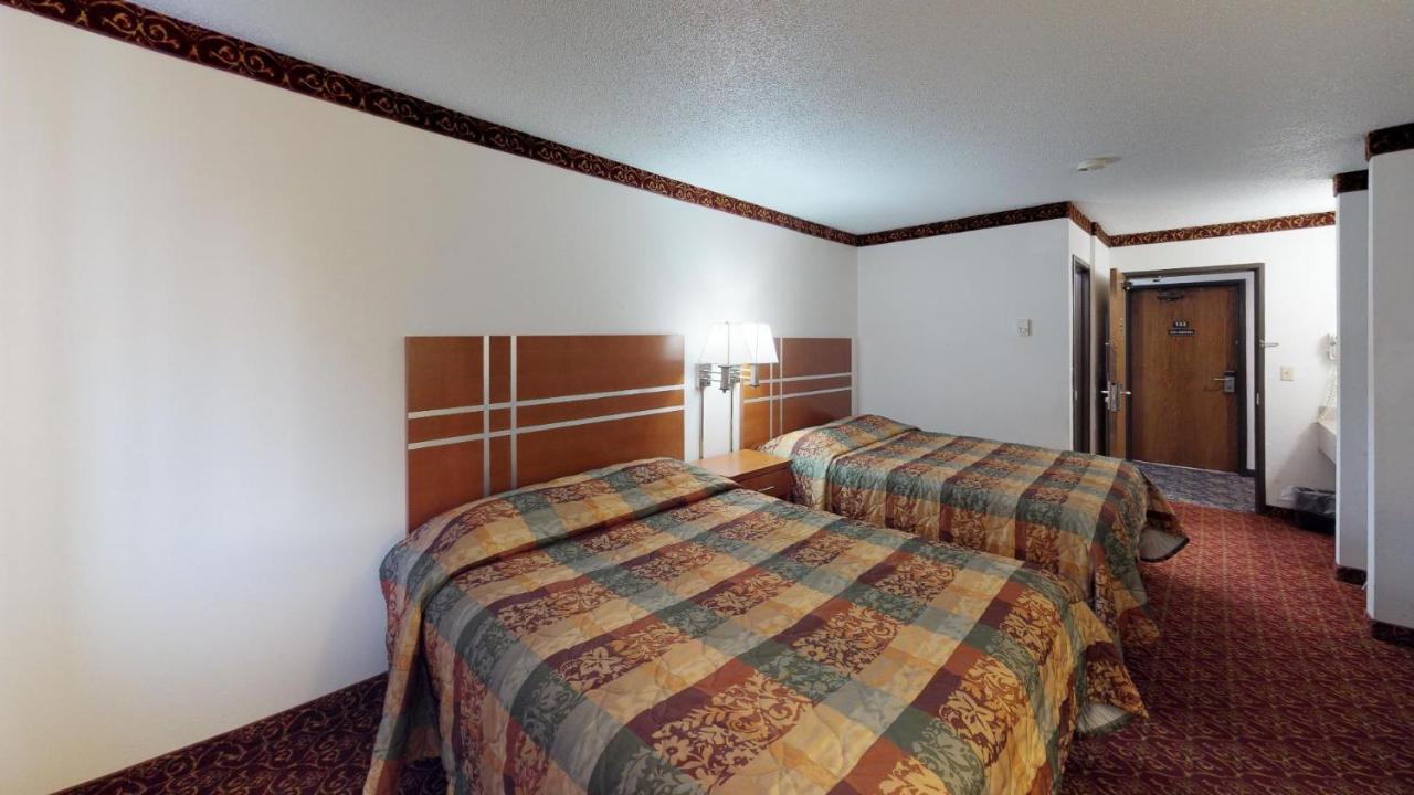 Waconia Inn And Suites ภายนอก รูปภาพ