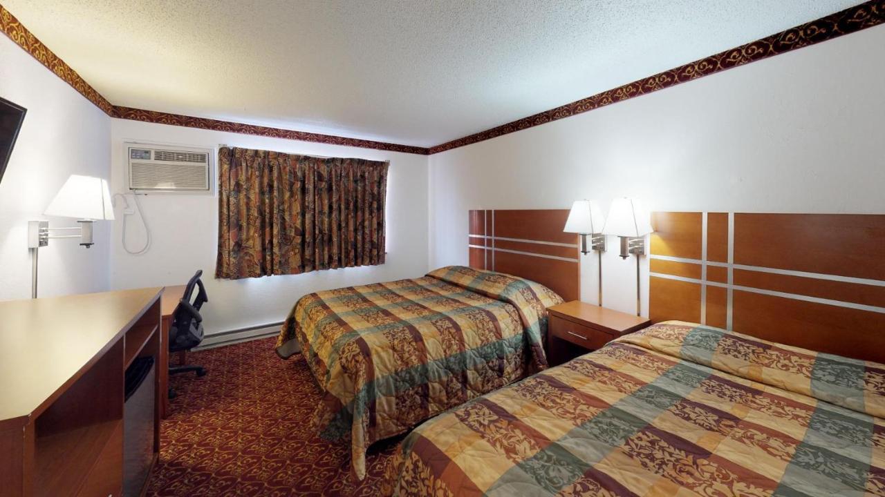 Waconia Inn And Suites ภายนอก รูปภาพ