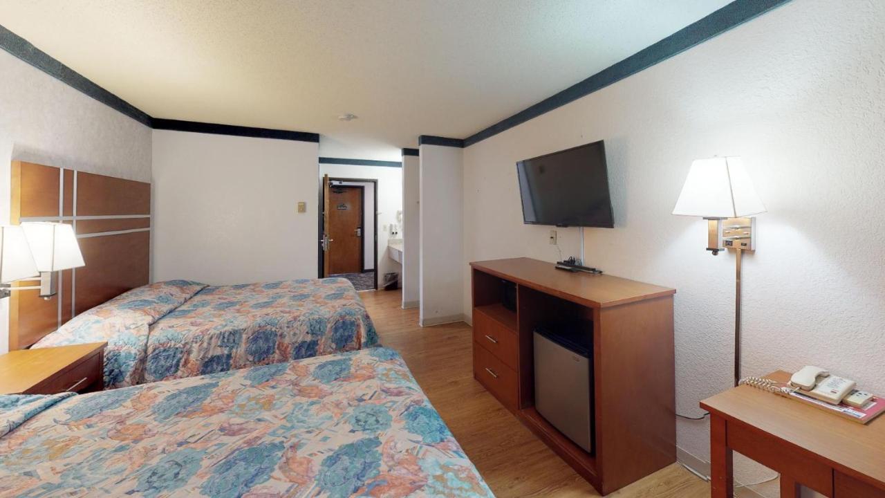 Waconia Inn And Suites ภายนอก รูปภาพ